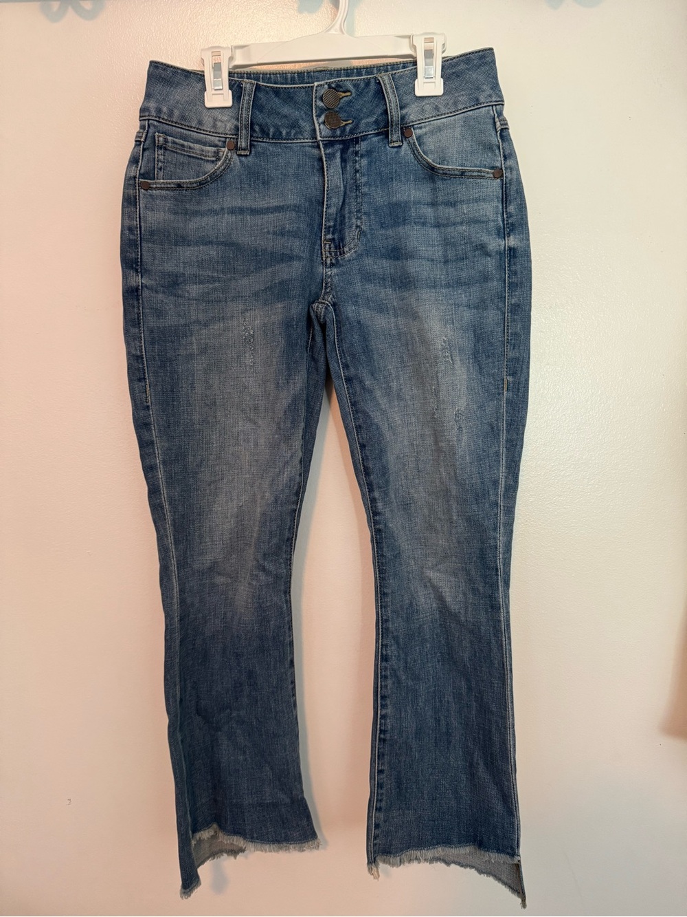 Cabi Jeans #6070 High Low Crop Women’s Size 2 Blue Denim Stretch Raw Hem